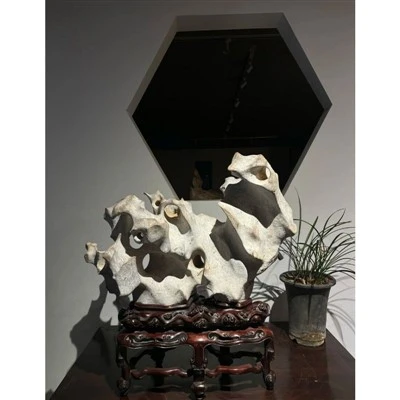 Piedra Taihu decorativa de interior con base